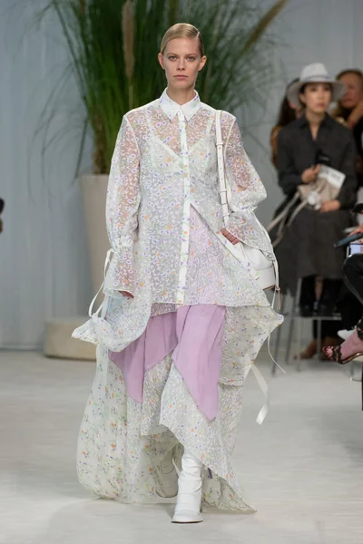 Look 18